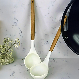 Bambu Saplı Silikon Kepçe Beyaz rengi 1 Adet